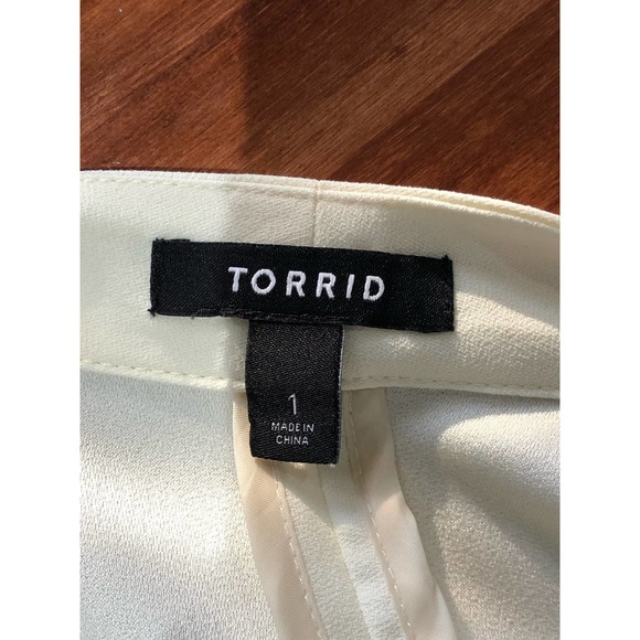 Torrid Blazer 1X Cream Crepe Cutaway Whisper White Open Front Career Pockets - Picture 2 of 16